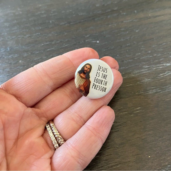 🏥Badge Pin - Picture 5 of 7